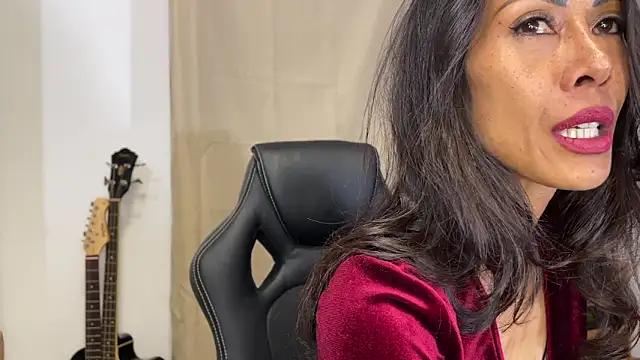 Snapshot of TheWildMiu chatting on February 24, 2025, 8:36 pm TheWildMiu online show from February 24, 2025, 8:36 pm