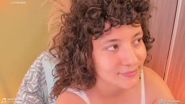 orchide  online show from February 15, 2026, 9:11 pm