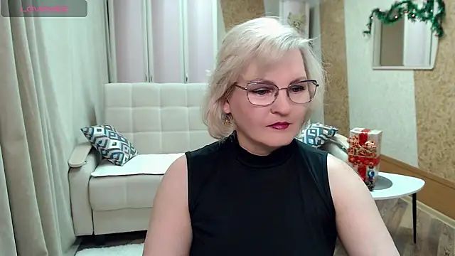 Snapshot of BlondeBrilliant7 chatting on December 15, 2024, 2:27 pm BlondeBrilliant7 online show from December 15, 2024, 2:27 pm