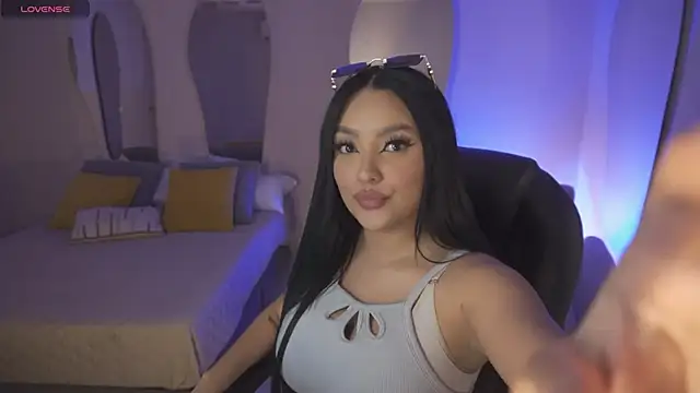 sarawinstone online show from February 17, 2026, 8:04 pm