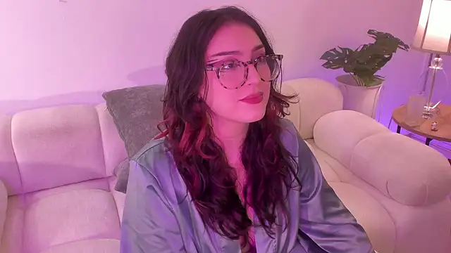 Snapshot of freya_bella_ chatting on December 6, 2024, 9:10 am freya bella online show from December 6, 2024, 9:10 am