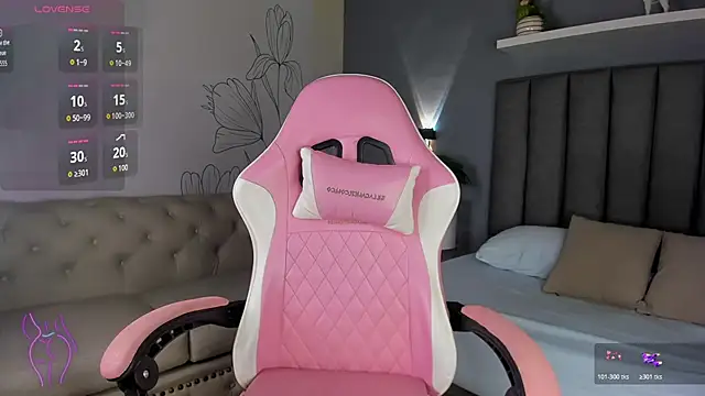 Snapshot of atenea_jones chatting on November 18, 2025, 7:29 pm atenea jones online show from November 18, 2025, 7:29 pm