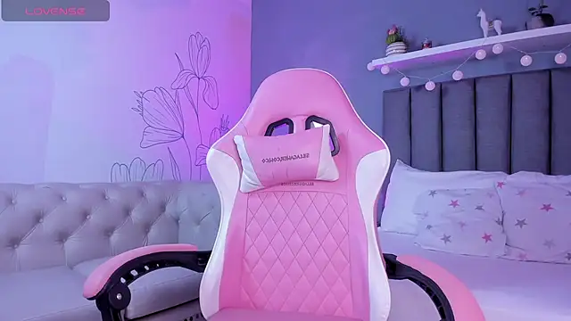 Snapshot of atenea_jones chatting on December 15, 2025, 7:29 pm atenea jones online show from December 15, 2025, 7:29 pm