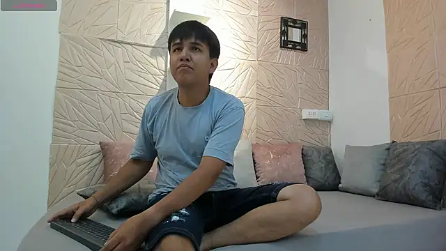 Snapshot of aron_alexa chatting on December 3, 2025, 1:13 am aron alexa online show from December 3, 2025, 1:13 am