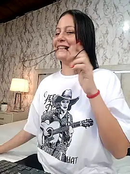 Snapshot of Arii_Vga chatting on December 15, 2024, 5:23 am Arii Vga online show from December 15, 2024, 5:23 am