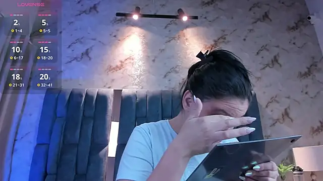 Snapshot of Arii_Vga chatting on November 2, 2025, 5:10 am Arii Vga online show from November 2, 2025, 5:10 am