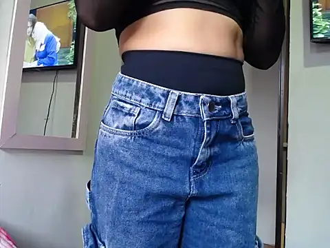 Laura martin  online show from November 15, 2025, 9:32 pm