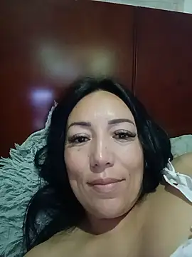 Snapshot of Laura_martin_ chatting on May 10, 2026, 8:08 am Laura martin online show from May 10, 2026, 8:08 am