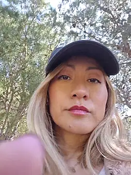 Snapshot of SexyErola27 chatting on March 28, 2026, 11:54 am SexyErola27 online show from March 28, 2026, 11:54 am