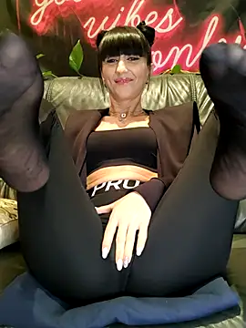 Snapshot of Melody87 chatting on October 12, 2025, 3:11 pm Melody87 online show from October 12, 2025, 3:11 pm