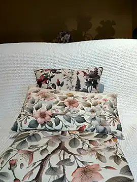 Snapshot of Melody87 chatting on November 20, 2025, 8:08 pm Melody87 online show from November 20, 2025, 8:08 pm