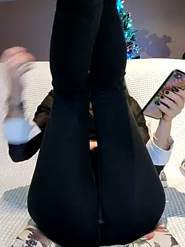 Snapshot of Melody87 chatting on December 13, 2025, 7:53 pm Melody87 online show from December 13, 2025, 7:53 pm