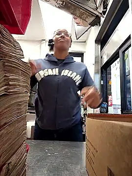 samone9 online show from November 9, 2025, 2:04 pm