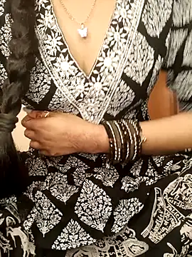 Snapshot of Ruchi-34 chatting on April 9, 2026, 7:08 pm Ruchi-34 online show from April 9, 2026, 7:08 pm