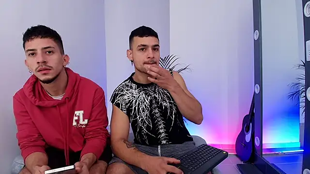 Aron-santoro online show from November 14, 2025, 1:54 pm