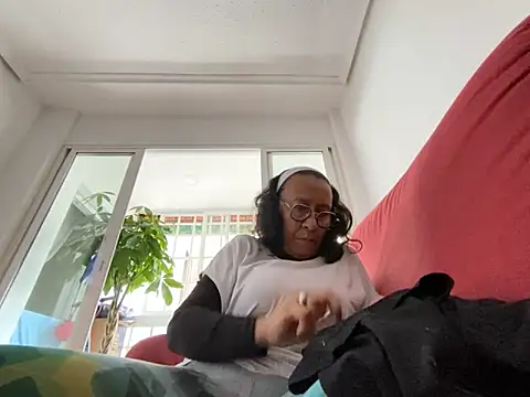 sweeviolet online show from January 27, 2025, 12:37 pm