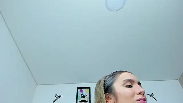 im sarah34 online show from December 1, 2025, 7:02 am