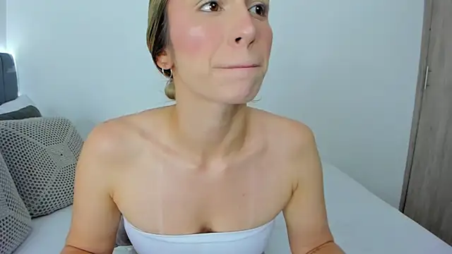im sarah34 online show from July 15, 2026, 4:01 pm