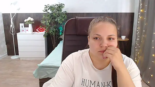 Snapshot of Crazyy_girl_ chatting on March 2, 2025, 8:27 am Crazyy girl  online show from March 2, 2025, 8:27 am