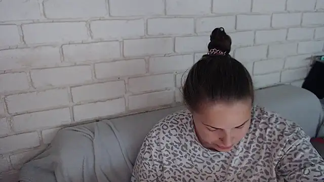 Snapshot of Crazyy_girl_ chatting on October 21, 2025, 2:40 pm Crazyy girl  online show from October 21, 2025, 2:40 pm