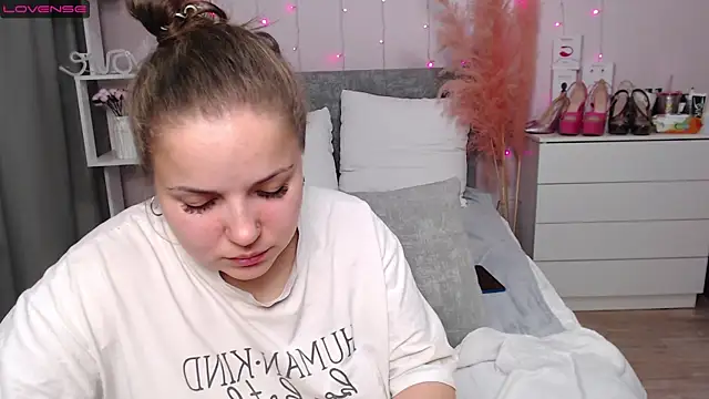 Crazyy girl  online show from January 8, 2026, 3:14 pm