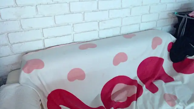 Crazyy girl  online show from March 15, 2026, 6:47 pm