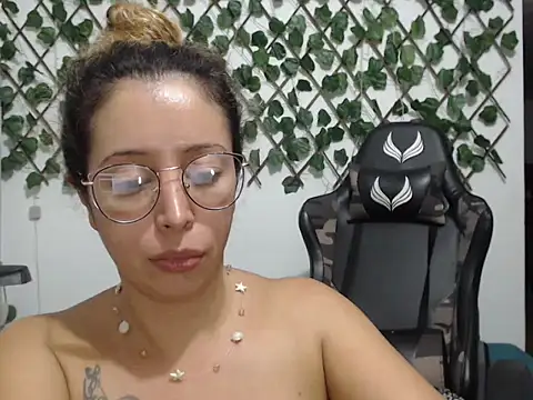 jeiana4u online show from April 28, 2026, 2:49 am