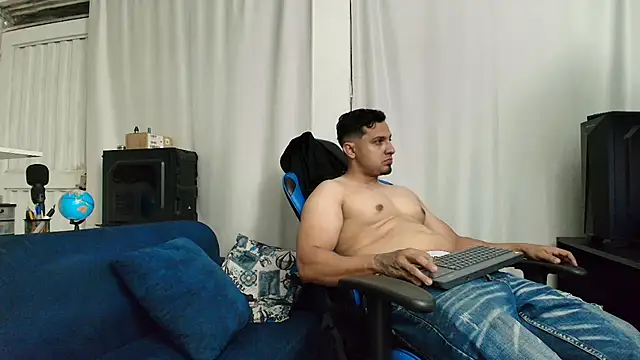 Snapshot of hott_dicks chatting on April 10, 2026, 11:09 pm hott dicks online show from April 10, 2026, 11:09 pm