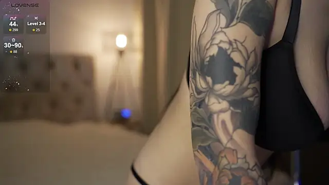 LindaWarners online show from October 26, 2025, 1:33 am