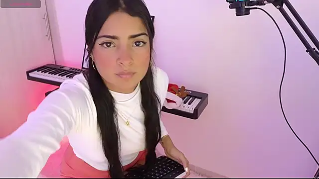 Yues050600 online show from December 19, 2024, 11:46 pm