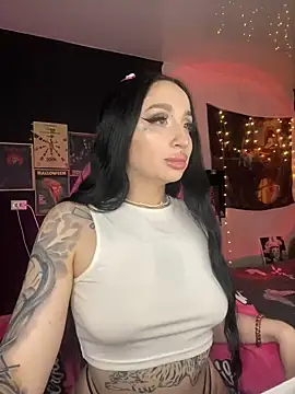 Snapshot of Molly__Moon chatting on December 6, 2024, 5:53 am Molly  Moon online show from December 6, 2024, 5:53 am