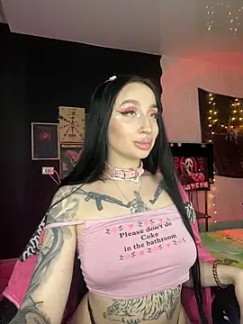 Snapshot of Molly__Moon chatting on December 11, 2024, 8:36 am Molly  Moon online show from December 11, 2024, 8:36 am