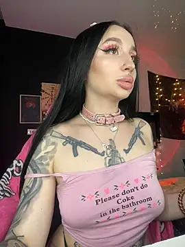 Snapshot of Molly__Moon chatting on December 11, 2024, 11:41 am Molly  Moon online show from December 11, 2024, 11:41 am