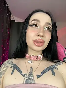 Snapshot of Molly__Moon chatting on February 20, 2025, 5:55 am Molly  Moon online show from February 20, 2025, 5:55 am