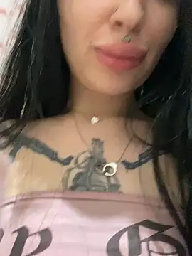 Snapshot of Molly__Moon chatting on February 20, 2025, 12:57 pm Molly  Moon online show from February 20, 2025, 12:57 pm