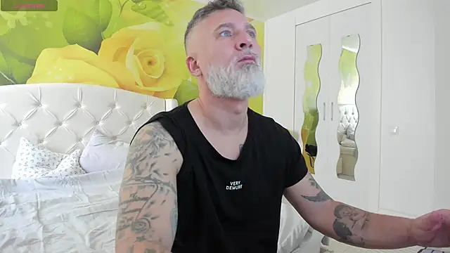 BlowMyXXL online show from February 25, 2026, 8:35 am