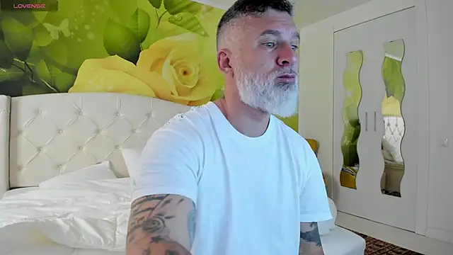 BlowMyXXL online show from March 29, 2026, 7:41 am