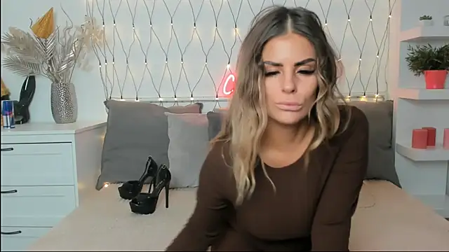 Snapshot of CassyCain chatting on December 20, 2024, 8:17 am CassyCain online show from December 20, 2024, 8:17 am