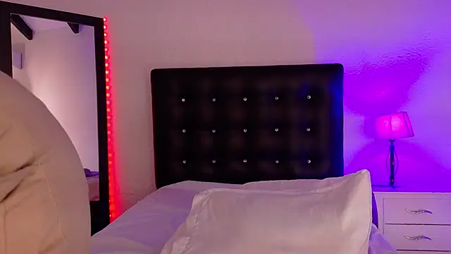 Snapshot of Cuckold_lover69 chatting on September 21, 2025, 1:24 pm Cuckold lover69 online show from September 21, 2025, 1:24 pm