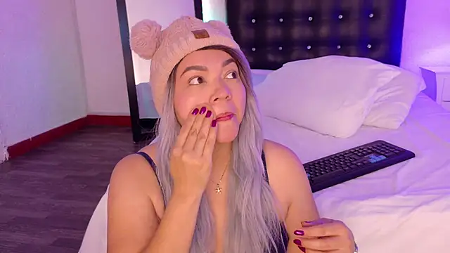 Snapshot of Cuckold_lover69 chatting on December 18, 2025, 1:50 pm Cuckold lover69 online show from December 18, 2025, 1:50 pm