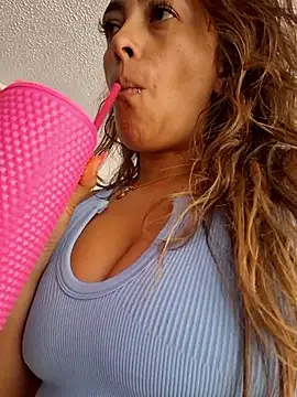 lauramcdowell1 online show from January 11, 2026, 8:47 pm