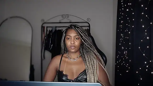 Snapshot of marisilva_br chatting on October 1, 2025, 11:00 pm marisilva br online show from October 1, 2025, 11:00 pm