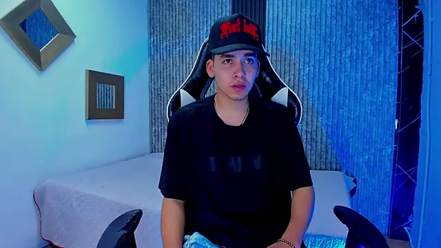 Mike 0233  online show from December 4, 2025, 4:22 am