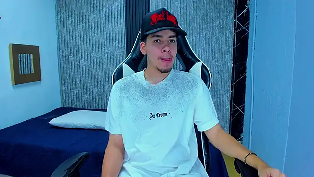 Mike 0233  online show from January 9, 2026, 5:10 am