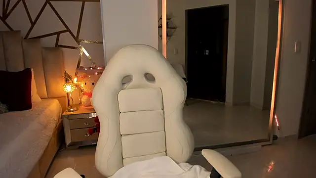 Snapshot of MiaAdams21 chatting on February 6, 2025, 1:05 am MiaAdams21 online show from February 6, 2025, 1:05 am