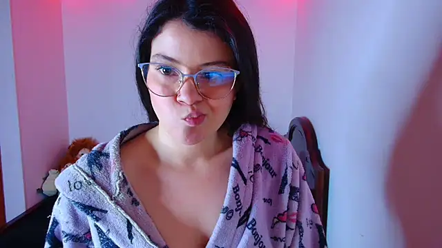 juli05star20 online show from November 5, 2025, 4:29 pm