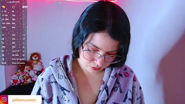 juli05star20 online show from November 9, 2025, 6:06 pm