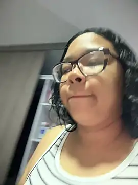 Snapshot of XMara chatting on November 10, 2025, 3:33 pm XMara online show from November 10, 2025, 3:33 pm