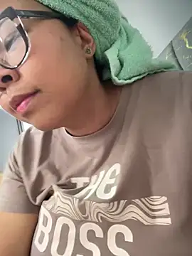 Snapshot of XMara chatting on November 11, 2025, 5:46 pm XMara online show from November 11, 2025, 5:46 pm