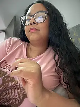 Snapshot of XMara chatting on November 14, 2025, 5:33 pm XMara online show from November 14, 2025, 5:33 pm